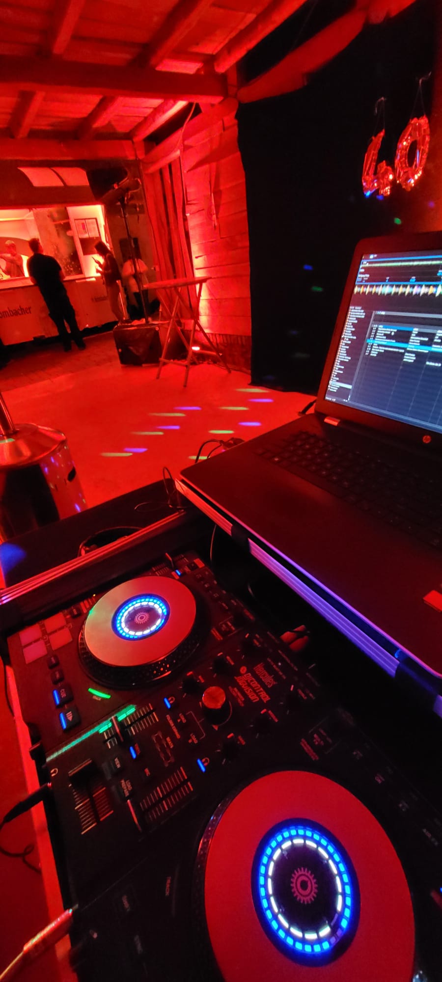 Robins Soundbude bei einem Event: Lichtanlage und Tonanlage im Einsatz